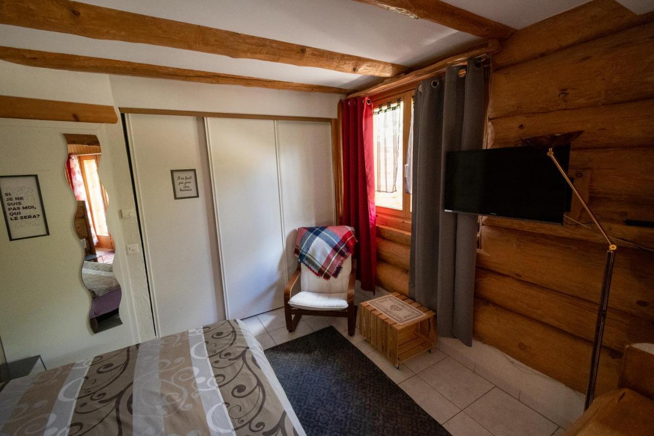 Le Gite De Briey Chalais Exterior foto